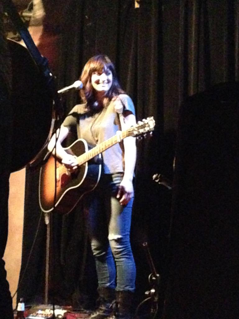 AmyMunz2's tweet photo. #TheHeartItBeats next #allrequestnight @tinangelphl @TheWindTheWave #killingit http://t.co/SyH26hHQxv