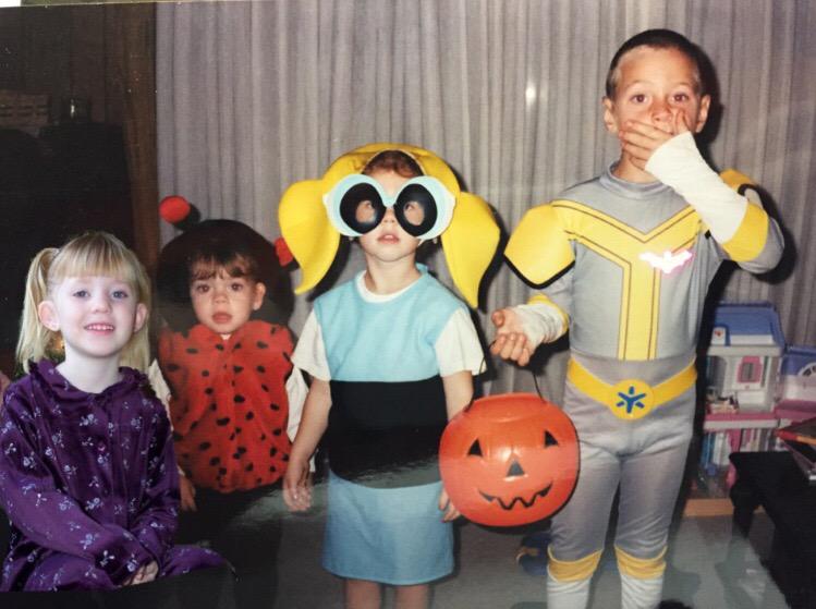 cady_farlow's tweet photo. Happy #nationalsiblingday to the 3 other parts of the Sexy Sibs. Sorry for being the cutest kid, there can only be 1😏 http://t.co/U5MlDJbqp7