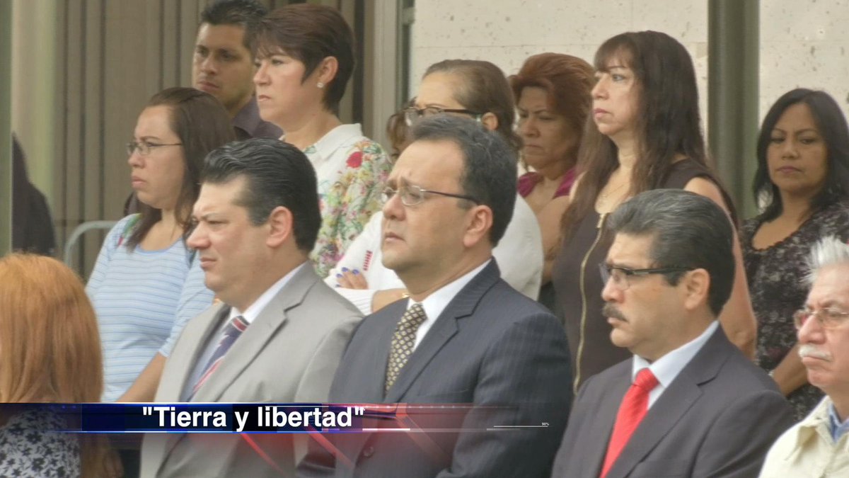 MasNoticiasRTV's tweet photo. Avance @MasNoticiasVer https://t.co/PSe5G3QbA4 @JorgeFaibre te espera con los detalles a las 9PM @TVMASVeracruz http://t.co/9NnZ3r3ue8