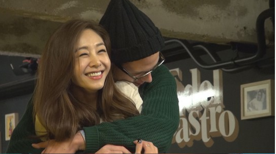 soompi's tweet photo. #GNA Goes on a Romantic Runaway With Charming French Model
http://t.co/MTysHyb1Oz #WeekofRomance http://t.co/xvQHFXl42O