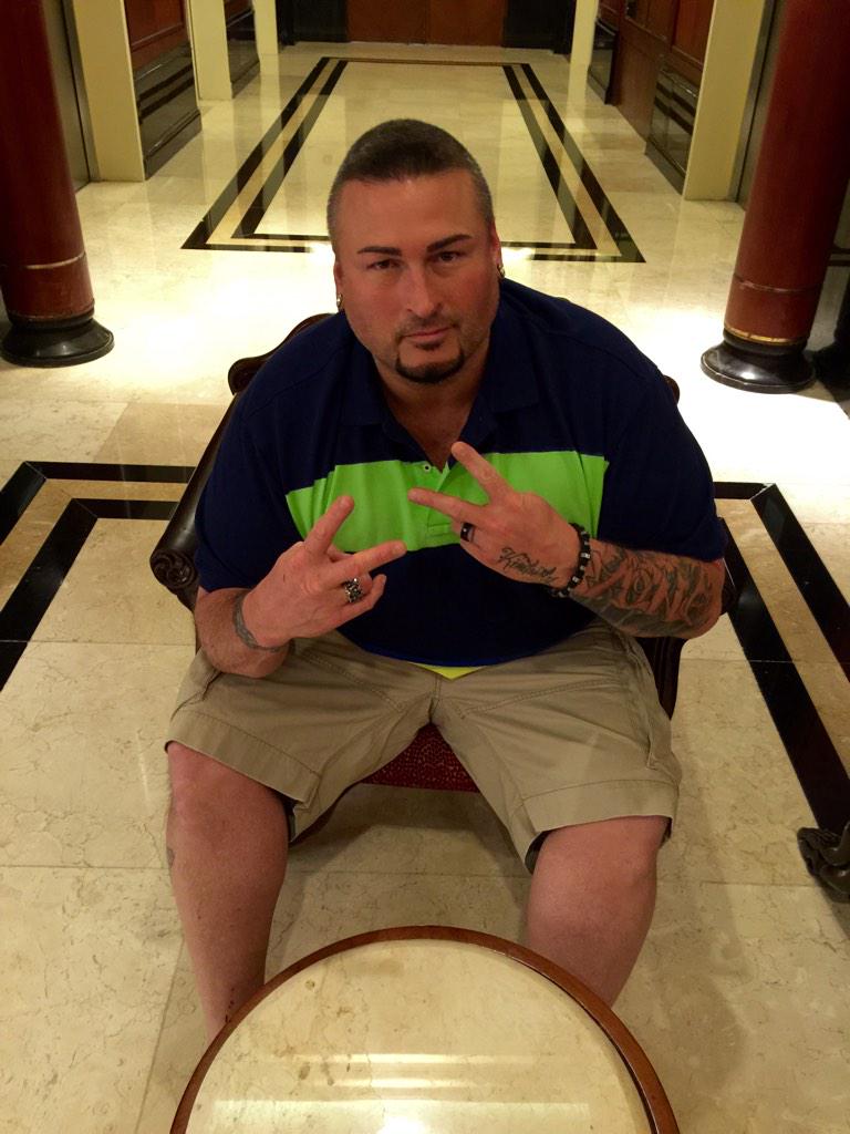 #HelloIndonesia! In beautiful Jakarta headed 2 soundcheck! Can't wait 2 c #CMBFam! @TheMarkCalderon <a href="/JaysonAlbright/">Jayson Albright</a>