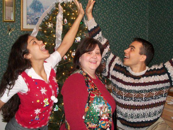 CiaraRenee8's tweet photo. Happy National Siblings Day! #ThrowWAYYYBack #GimmeAHighFive #UglyChristmasSweaters #HawkwardFamilyPhoto http://t.co/3gso7aFdzk