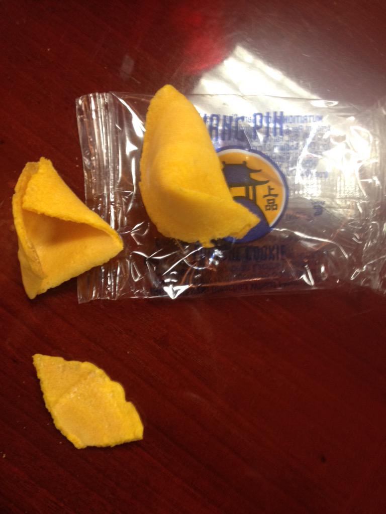 KJLittman's tweet photo. Huh?  No fortune in my fortune cookie..?!  #nofuture? #skysthelimit! http://t.co/aOMXodEE0y