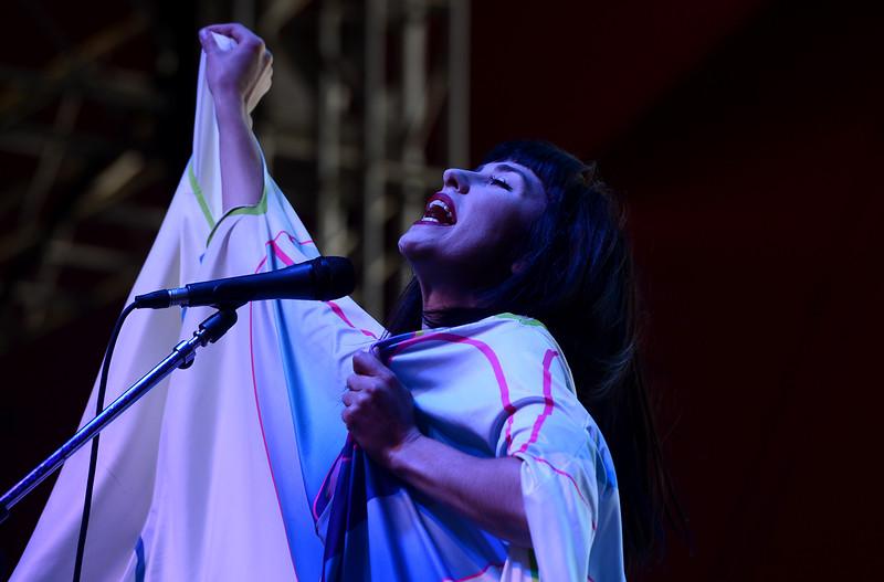 InsideSoCalENT's tweet photo. #Coachella2015: #Kimbra delights crowd at #GobiTent http://t.co/iJWxEF14vT @kimbramusic @coachella #Coachella http://t.co/NTtJXY8h8T