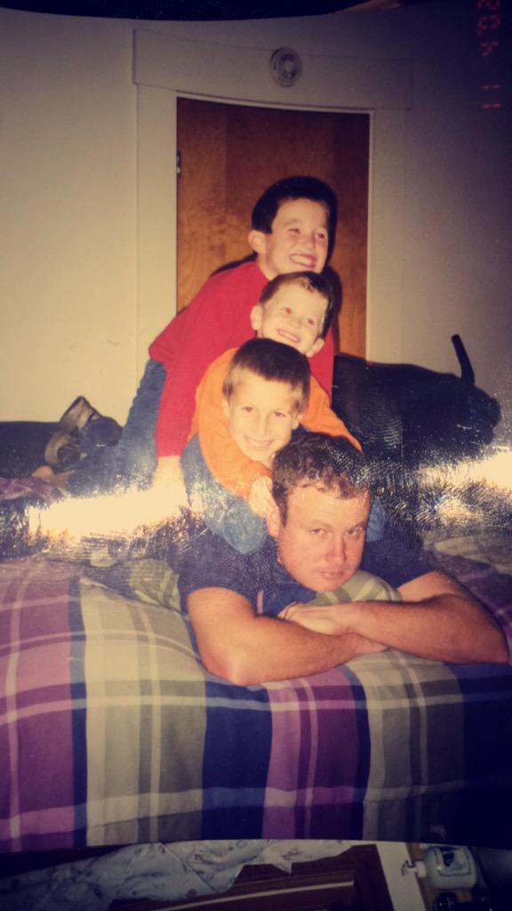 0303Bailey's tweet photo. Happy national sibling day😂 http://t.co/xv73nVKsfT
