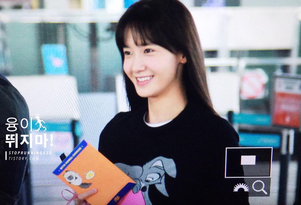 [PIC][11-04-2015]YoonA trở về Hàn Quốc vào trưa nay CCRx8kIUwAAZ_xx
