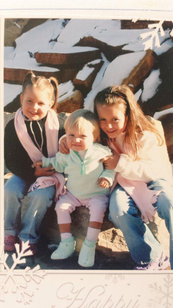 _ryaalllssss_'s tweet image. Happy #NationalSiblingsDay to the ones who I couldn't imagine living without! 💞