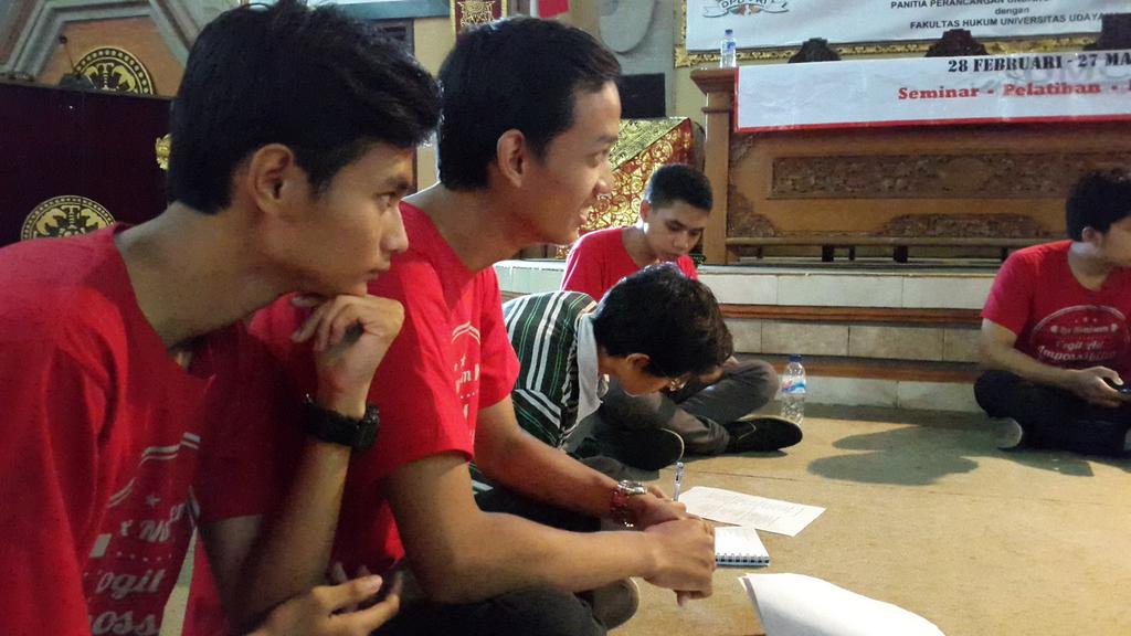 RPPS_UMCC's tweet photo. Pagi ini sedang berlangsung rapat teknis untuk Internal Mooting UMCC FH Unud 2015 http://t.co/TPS0rm4Hgb