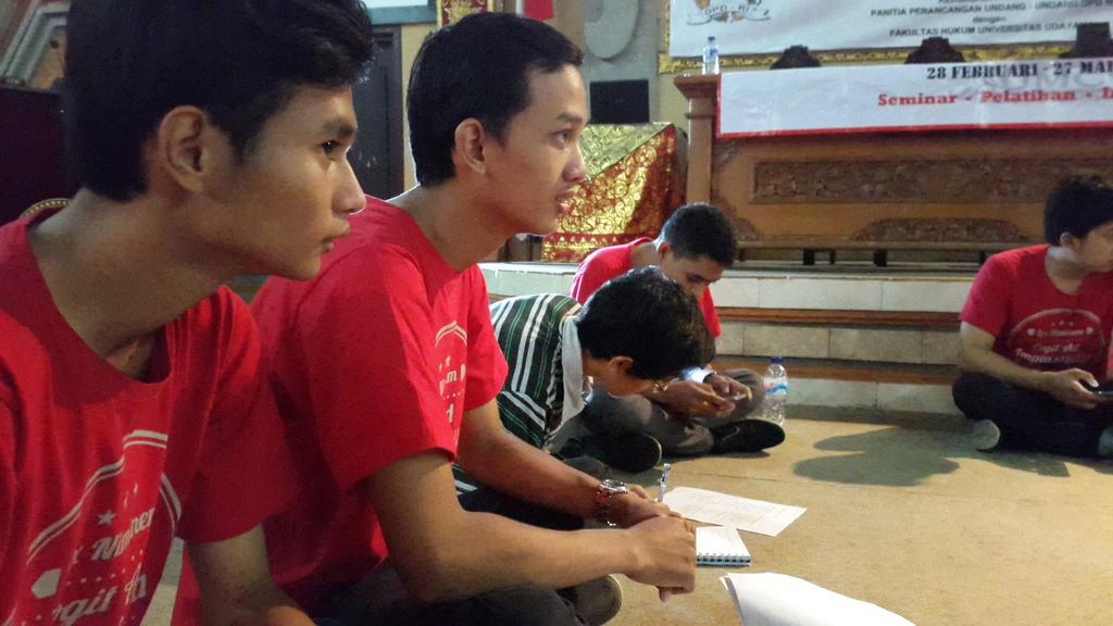 RPPS_UMCC's tweet photo. Pagi ini sedang berlangsung rapat teknis untuk Internal Mooting UMCC FH Unud 2015 http://t.co/TPS0rm4Hgb