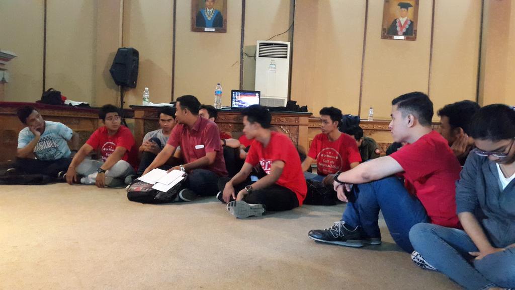 RPPS_UMCC's tweet photo. Pagi ini sedang berlangsung rapat teknis untuk Internal Mooting UMCC FH Unud 2015 http://t.co/TPS0rm4Hgb