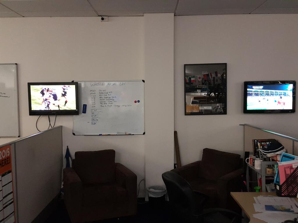 scottcleator's tweet photo. Watching both. Unfortunately at work. http://t.co/pcGoehcSx3