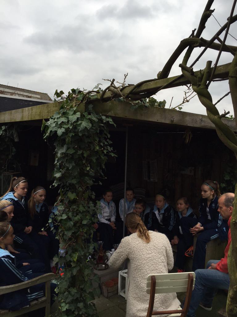 Wedstrijdbespreking bij onze coach thuis om een goede start te maken van de 2e helft vd lentecompetitie! GoGirls!