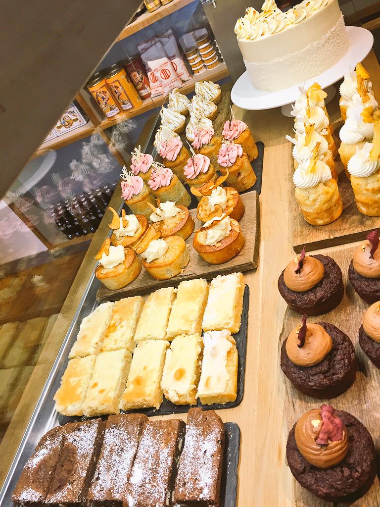 thenewpantry's tweet photo. Chocolate&amp;Beetroot, Pineapple &amp; coconut flakes, Raspberry &amp; White chocolate, Lime Curd Meringues &amp; others #cakeoclock http://t.co/xgLpFqLwWz