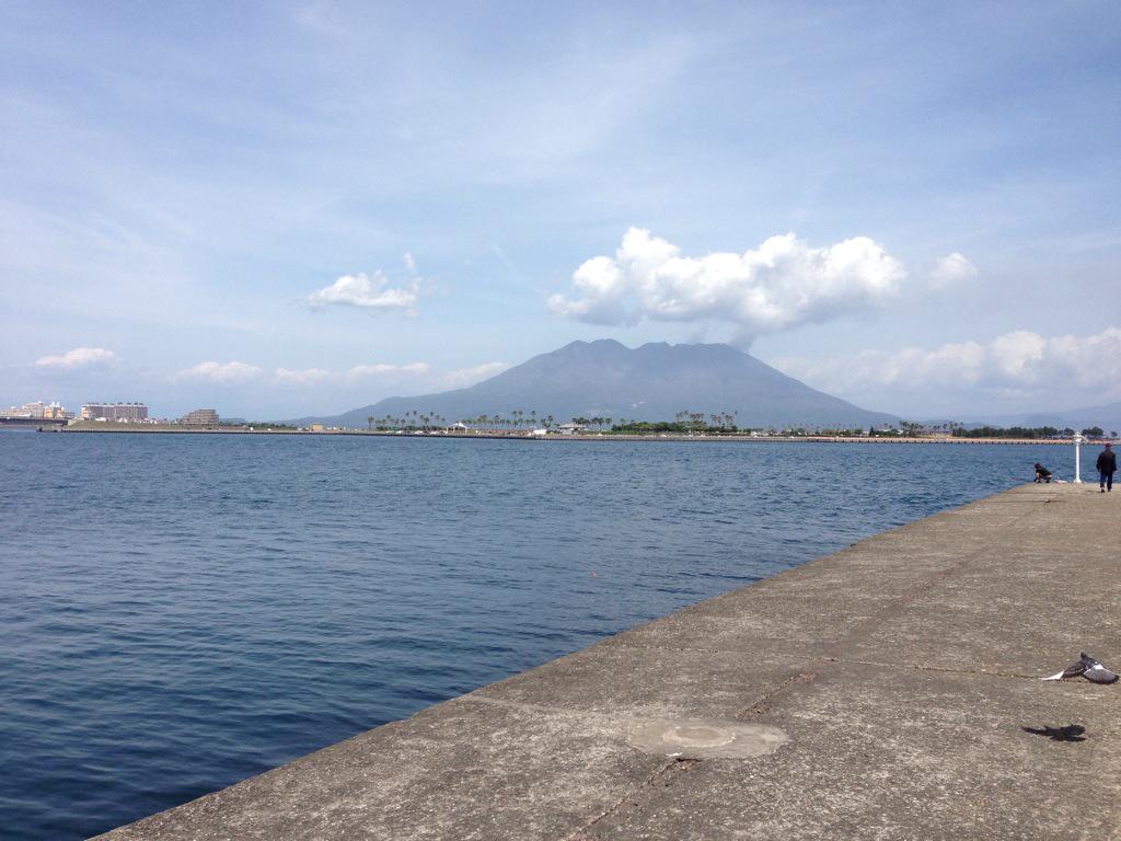 YuuWimm's tweet photo. 練習前の海は綺麗だったね😃
明日からの記録会頑張りましょう http://t.co/gYQPlyhCJZ