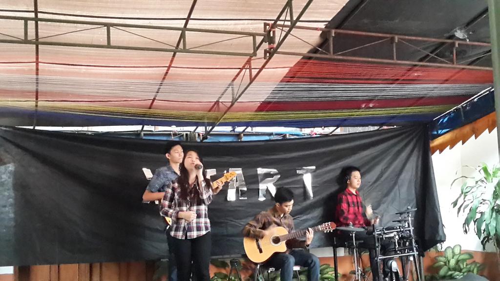 Inilah penampilan dari <a href="/midllway/">Mid Way</a> ;) keren yaaah!