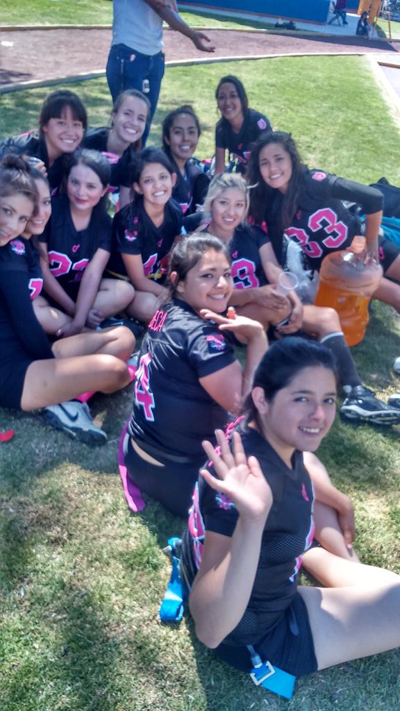 mimimiriam7u7's tweet photo. Orgullosa de mi equipo #Cheyenes #Juvenil #35-12 #Sonlasmejores 🏈👌💪 http://t.co/qczt5V6MFS