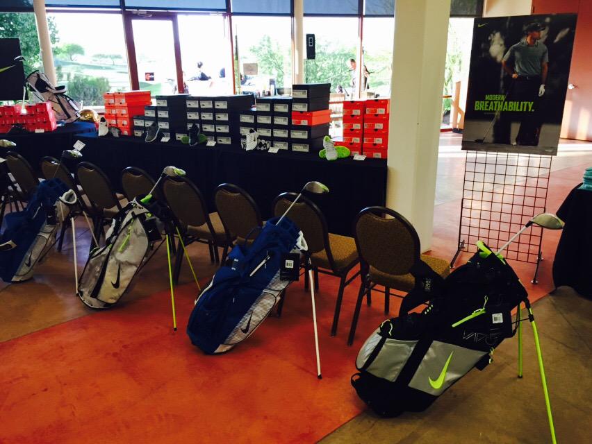 LouieUngaGolf's tweet photo. This is how we do it @WhirlwindGolf ! #PlayTroon #mobileproshop http://t.co/fzSkUyd5rb