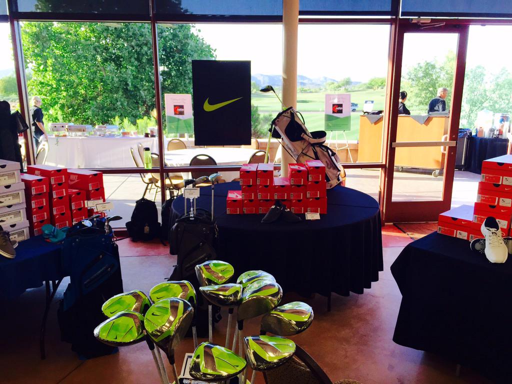 LouieUngaGolf's tweet photo. This is how we do it @WhirlwindGolf ! #PlayTroon #mobileproshop http://t.co/fzSkUyd5rb