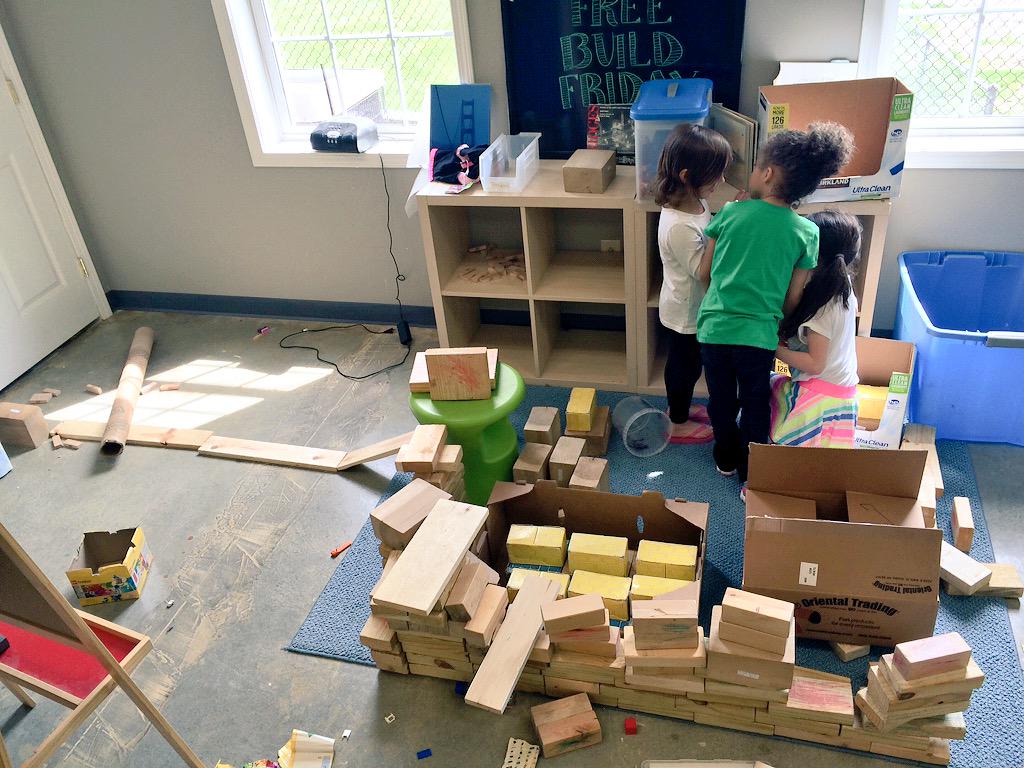 Mr_Vince_LPS's tweet photo. Kinders combined materials to create a lemonade stand. #OpenEndedCreativity #PlayIsWork #FreeBuildFriday http://t.co/Ig0DBx1HaY