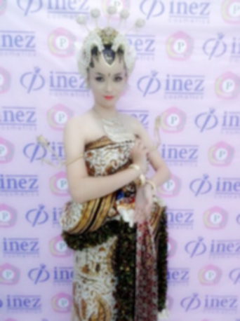 siolive_20's tweet photo. ka Olive S.Pd @siolive_ #siolive_ dimakeup ines pake baju adat jawa...cantik bingits http://t.co/JPjx7WG27X
