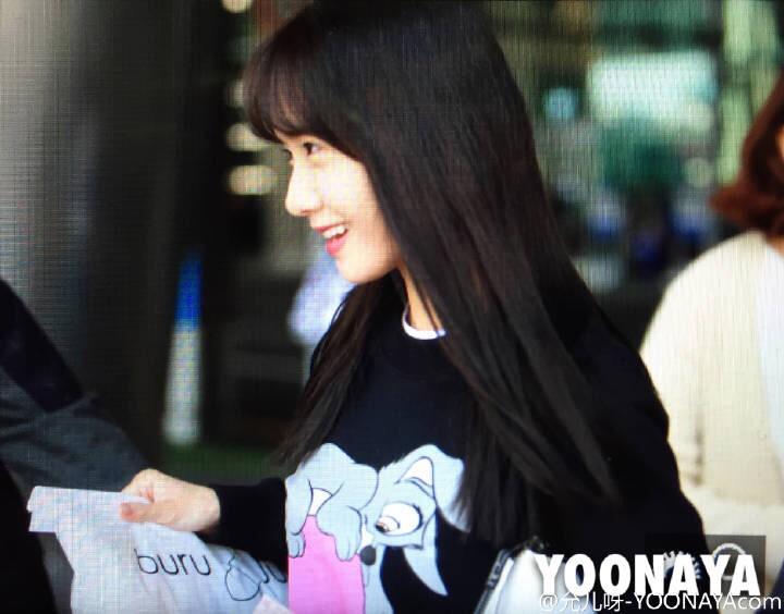 [PIC][11-04-2015]YoonA trở về Hàn Quốc vào trưa nay CCSK6g8UEAEzVs2