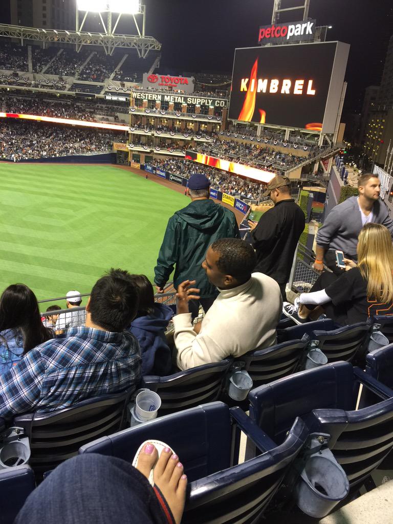 fallingmango's tweet image. Finish em off Padres! 💰💰💰