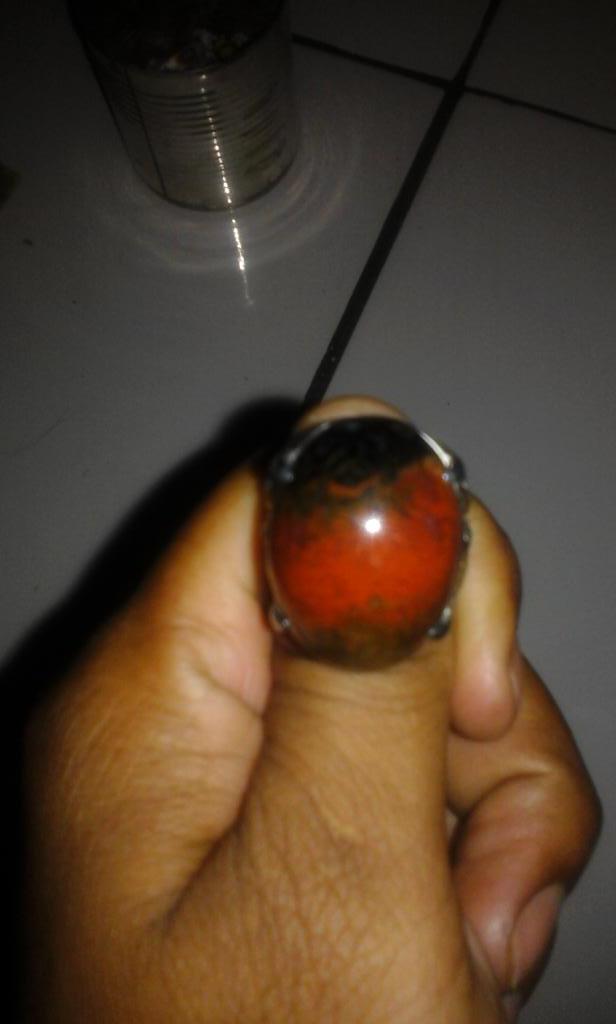 bacan_akik's tweet photo. Klawing belang murah.bodi glas ring titanium size 7 http://t.co/myGoUsCR85