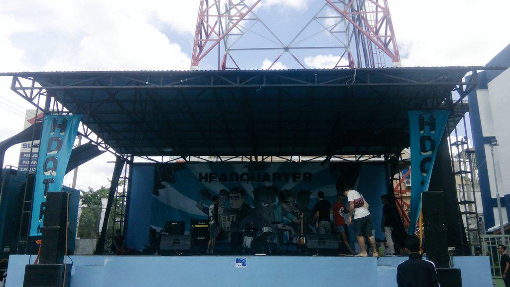 headquarterpunk's tweet photo. venue #HDQTRFEST hari ini!!! siap semuanya!!! http://t.co/6NFePLr6OJ