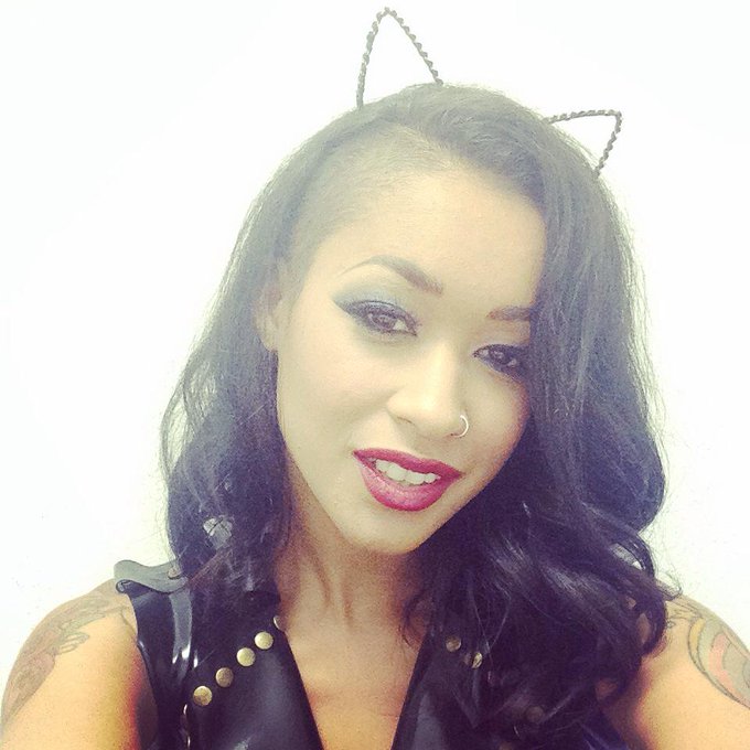 Miaow 😈🎈🎉💕💋 http://t.co/aLKr4odywP<a href="/tag/behindthescenes"class="tags"><span>#behindthescenes</span></a><a href="/tag/promoday"class="tags"><span>#promoday</span></a>