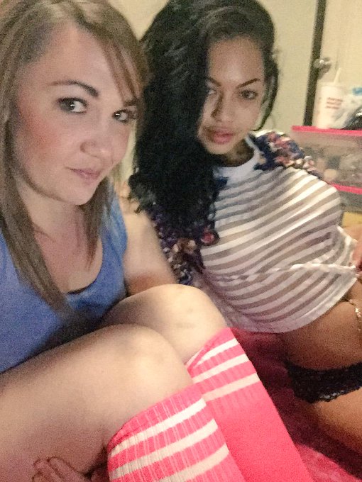 Cam time with @kambriaxxx http://t.co/nrfs3O4QvV @HornyDutchy @MFC_CB_camgirls @IllestCams @TeamPervcb