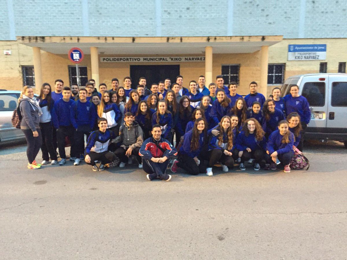 CVJerez's tweet photo. Partimos como familia hacia Marbella, con ganas de divertirnos. Que bonito es compartir un torneo así juntos #CVJerez http://t.co/1Jx0oWTV12