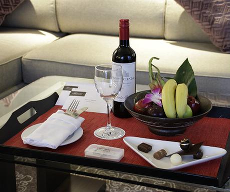 exploretravel1's tweet photo. RT @luxury__travel: Short stay: Fairmont Singapore, Singapore http://t.co/v29JzSGczw #ANAByDesign #ad http://t.co/uMiHMf0LgW