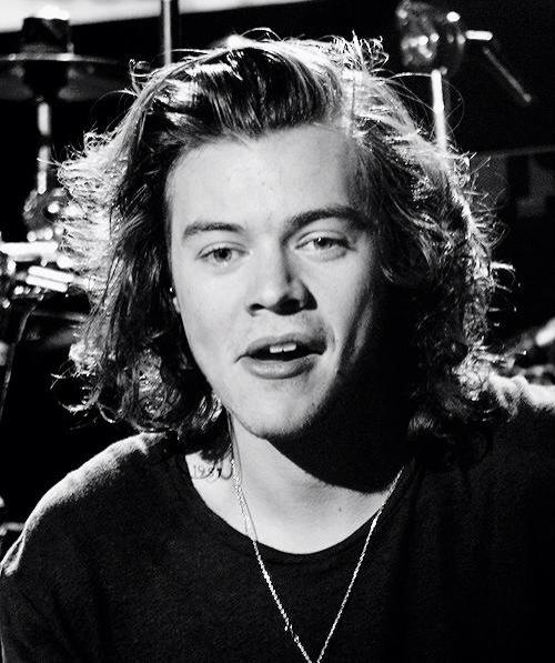 lostinpieces's tweet photo. Imagine Harry checking you out like that💦😉

#CelebrityAwards2015 One Direction http://t.co/1E5TLchV1J