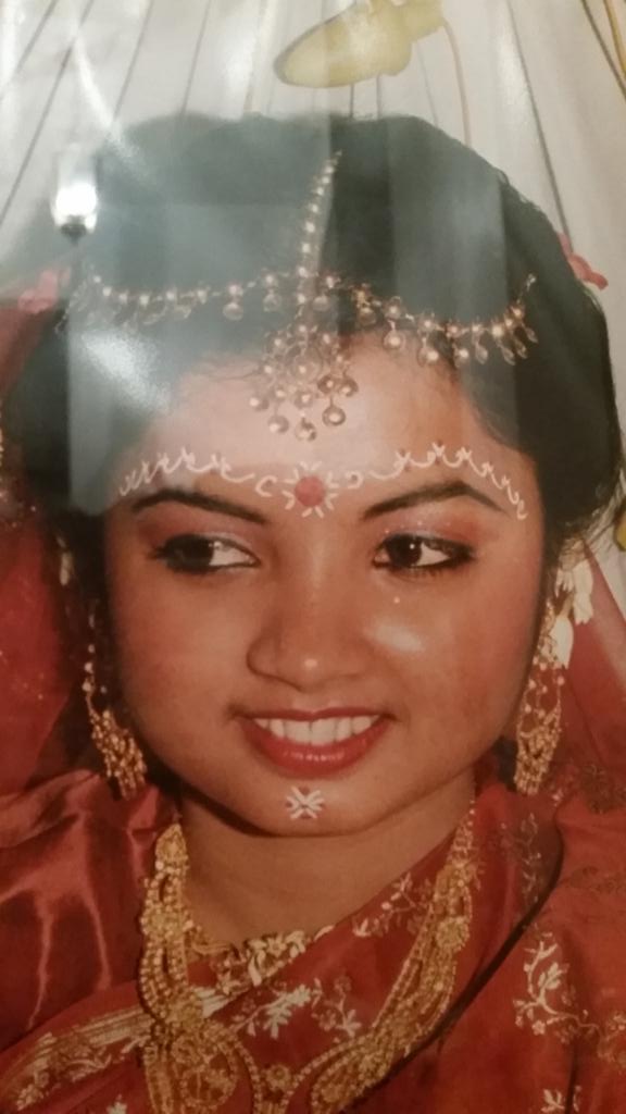 EXWlFE's tweet photo. #reclaimthebindi because you will never be as adorable as my mom on her wedding day http://t.co/vhmjFID7M6