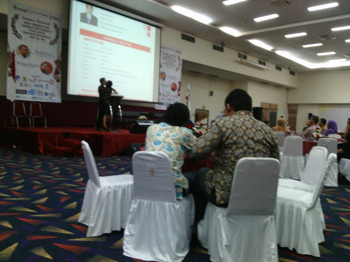 Aksara_TU's tweet photo. [LT] seminar sesi kedua dimulai setelah coffebreak. @mobilecommlab http://t.co/TtdZDgEwfh