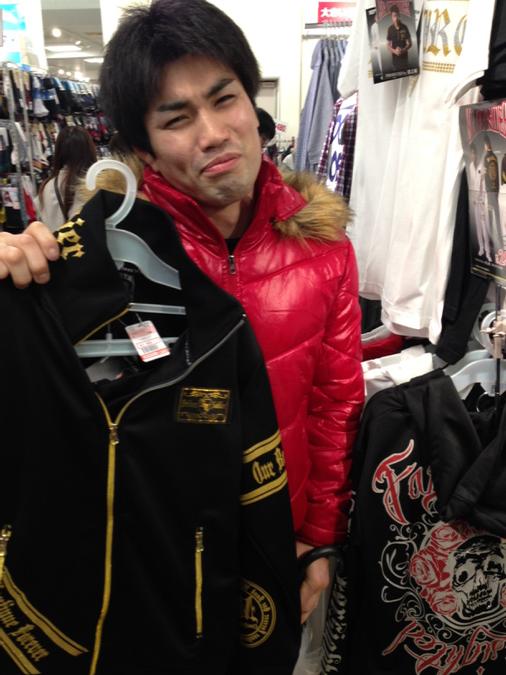 t2ysano's tweet photo. 購入を検討するアウトサイダー無敗の男。 http://t.co/HIXGSJP4TF