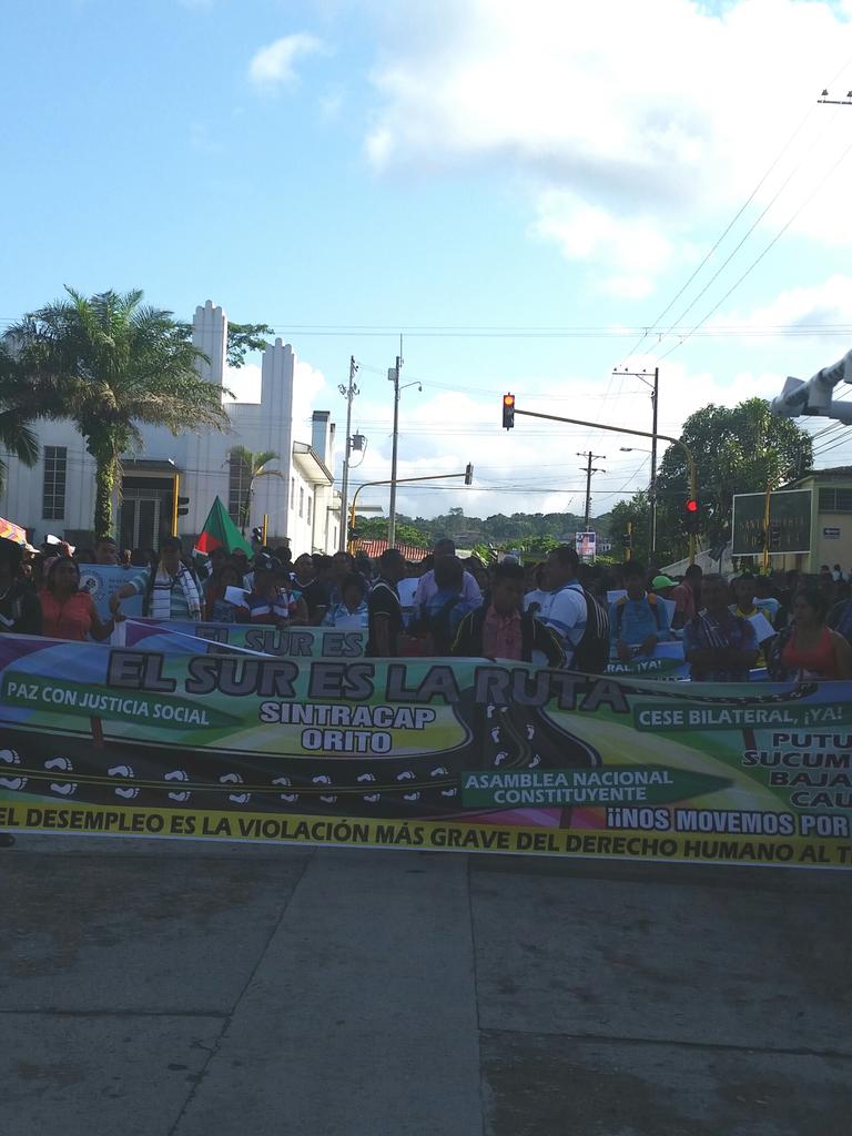 ElSurEslaRuta's tweet photo. #ElSurEsLaRuta vizibilizamos la realidad social,política y económ del Putumayo con miras en la Paz con JusticiaSocial http://t.co/iLhoKllcU9