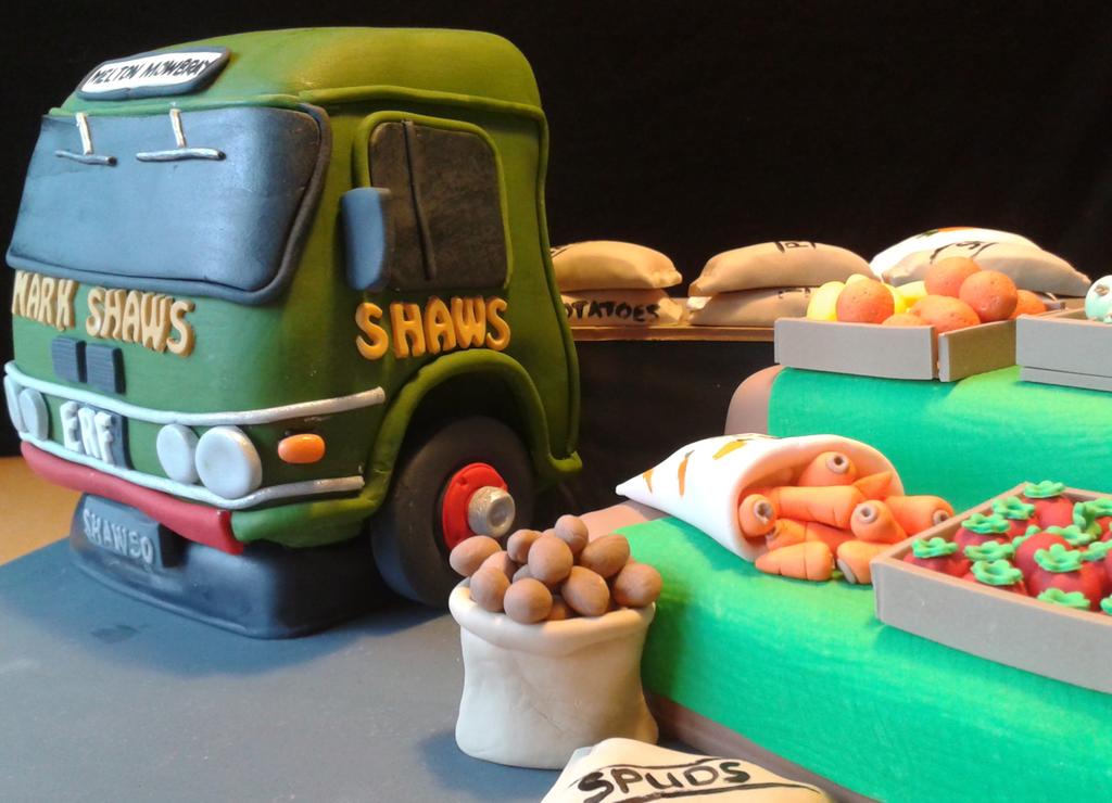 kcbish75's tweet photo. #eatmyerflorry #bespokecake #erf http://t.co/uXdYTgFlEf