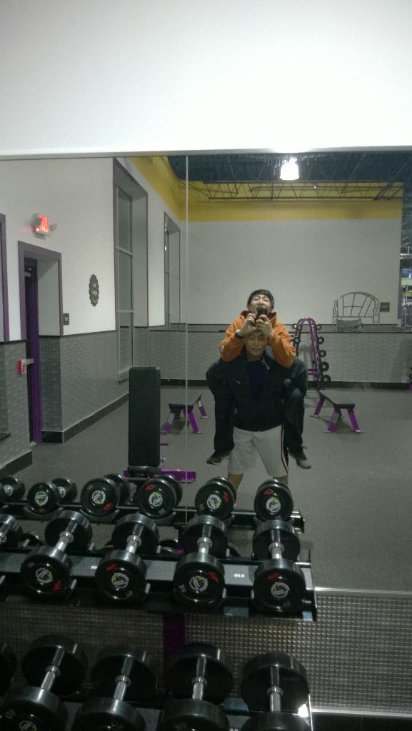 KoruzyDM's tweet photo. Midnight work out with my brother @jayvongy       😈😈😈😈😁 http://t.co/1JgAulwT7C