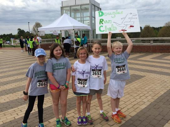 PTADouglasES's tweet photo. @DouglasESDragon @WakeAHA Some of our Douglas Run Club kiddos getting ready for their 5k!!! #rundragonsrun http://t.co/3BYDWhvQ9L
