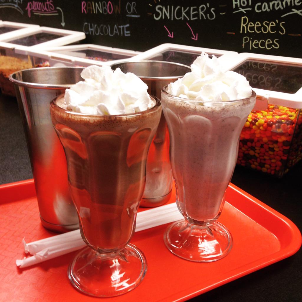 popsmaltshoppe's tweet photo. Stop by on this beautiful Saturday for lunch & a sweet treat! We are open from 11:30-10pm today! #millshakes #burgers http://t.co/4JmOBSlePU
