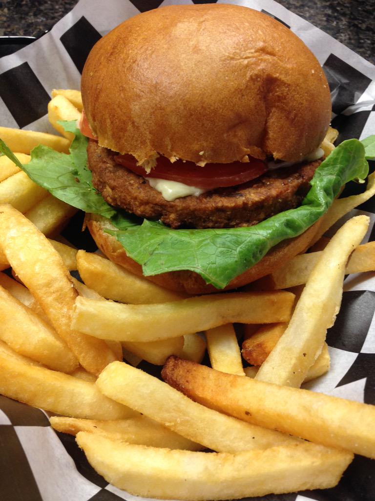 popsmaltshoppe's tweet photo. Stop by on this beautiful Saturday for lunch & a sweet treat! We are open from 11:30-10pm today! #millshakes #burgers http://t.co/4JmOBSlePU