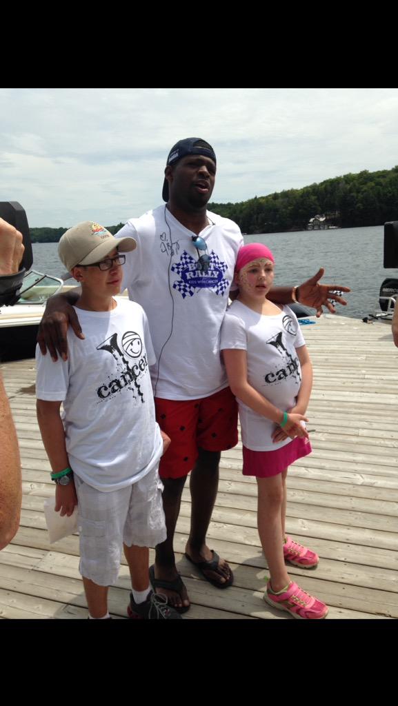SuperGirlsMomma's tweet photo. @PKSubban1 your 6 time cancer fighting buddy Jadyn will be in the toronto sun box tonight cheering you on #SuperGirl http://t.co/WskjhV05eG