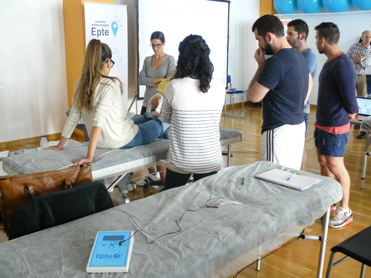 ionclinics's tweet photo. Estos #fisioterapeutas son alumnos del #cursodeEPTE #electrolisispercutanea, Más cursos aquí: http://t.co/GPnDEEpOfO http://t.co/TZ6ScHp5T3