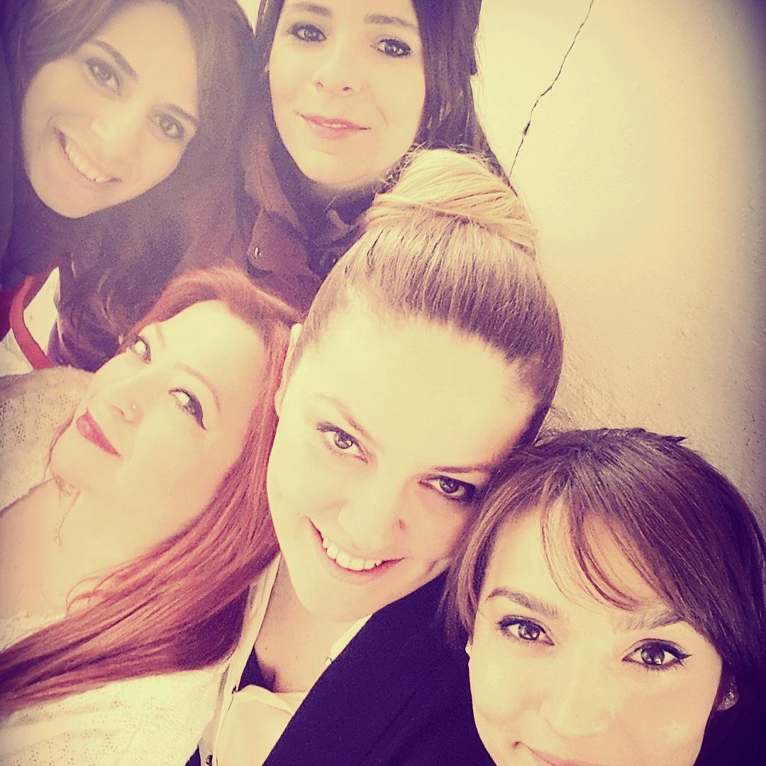 yelizbuzz's tweet photo. Buz aşkına ♡ #silivrikapı #buzpisti #sporas #bizbiraileyiz #buzu #seviyoruz #hicte #soguk #degil #sicak #bile 🙈 🙈 🙈 http://t.co/rruNyjB7u4