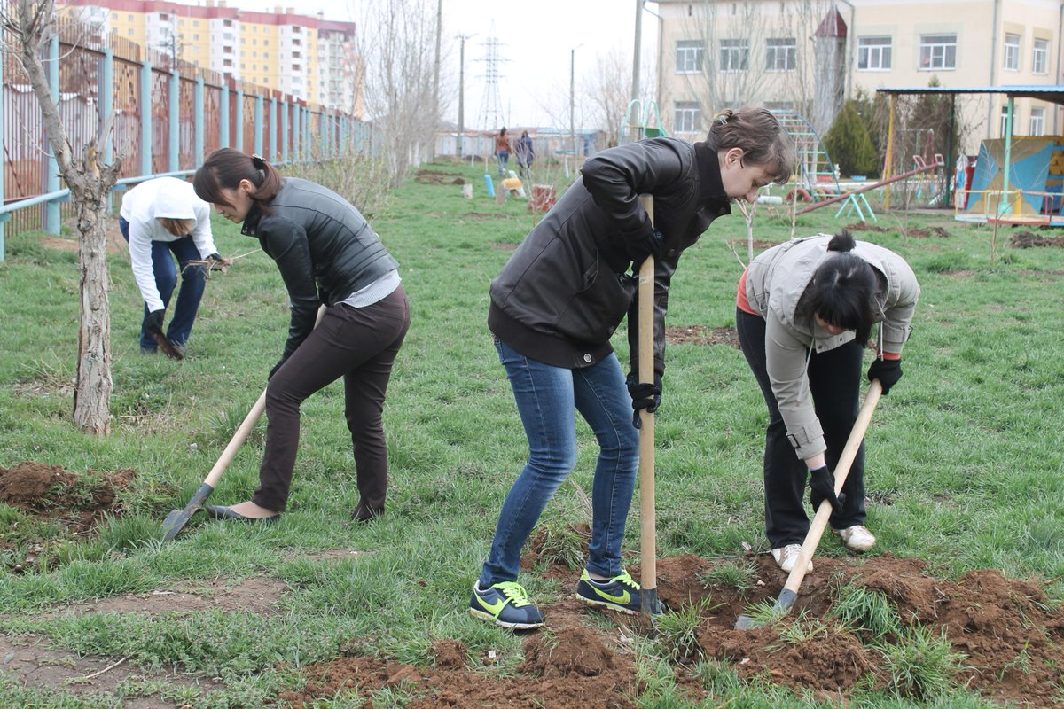 11Evgeniya11's tweet photo. #minsoc Спец. центра #mincospriv на субботнике в ГКОУ АО для детей-сирот и детей, оставшихся без попеч. род.Малышок http://t.co/O0wJlhwono