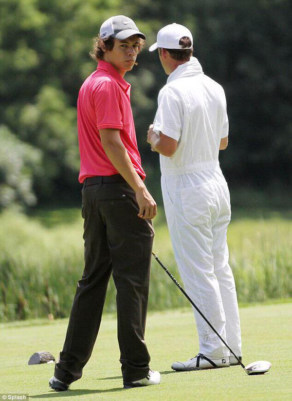 ImNiallsMichael's tweet photo. "Who's ur favorite golf player?"
"Harry Styles"
"Bu-"

"I SAID HARRY STYLES BYE"

#CelebrityAwards2015 One Direction http://t.co/HtXAyczMK2
