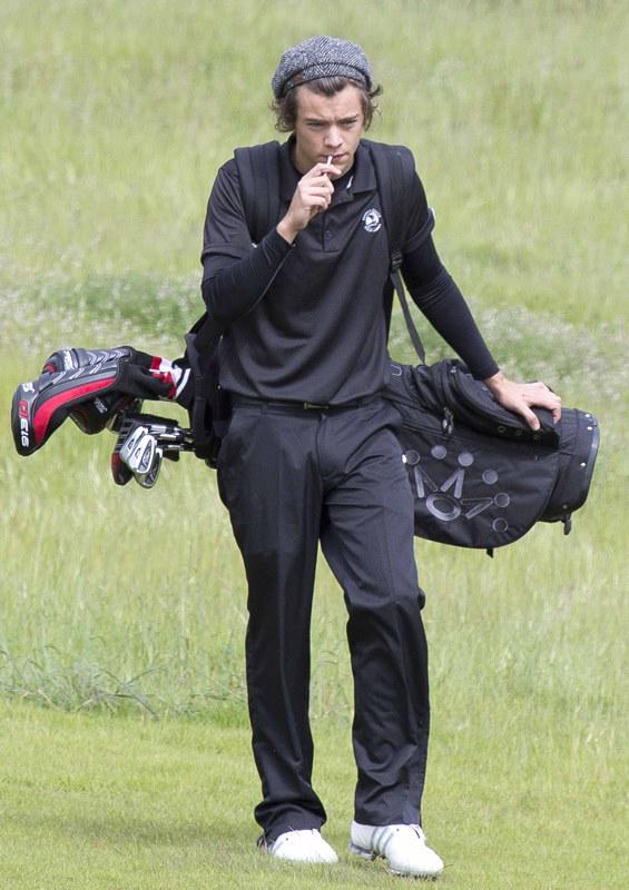 ImNiallsMichael's tweet photo. "Who's ur favorite golf player?"
"Harry Styles"
"Bu-"

"I SAID HARRY STYLES BYE"

#CelebrityAwards2015 One Direction http://t.co/HtXAyczMK2