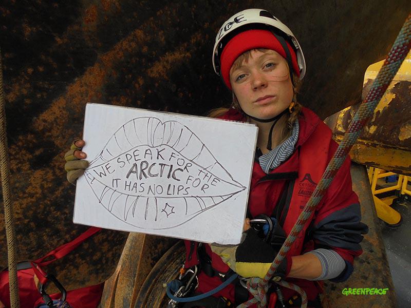 greenpeacepix's tweet photo. Day 5 of @greenpeace protest on Polar Pioneer rig - encouraging messages via storyboards #thecrossing #savethearctic http://t.co/g8KX5oy6Od