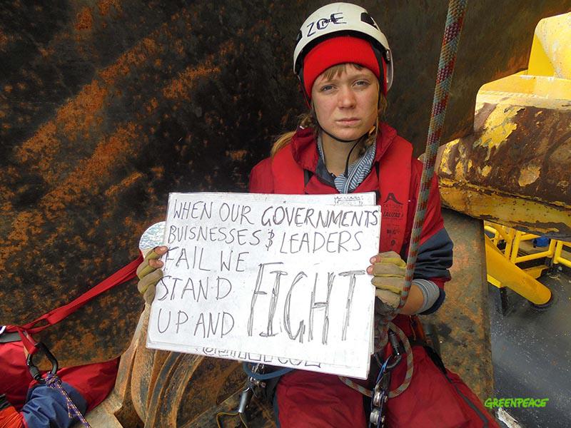 greenpeacepix's tweet photo. Day 5 of @greenpeace protest on Polar Pioneer rig - encouraging messages via storyboards #thecrossing #savethearctic http://t.co/g8KX5oy6Od